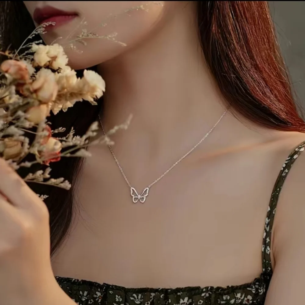 NEW Rhinestone Butterfly Pendant Necklace silver - Picture 2 of 7